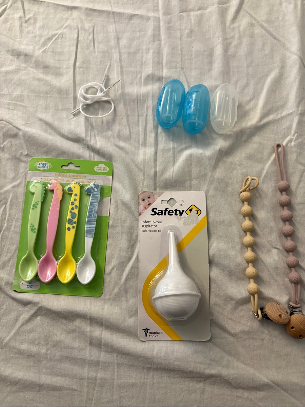 Infant starter set Nasal bulb, spoons, pacifier clips, finger tooth brushes, bib